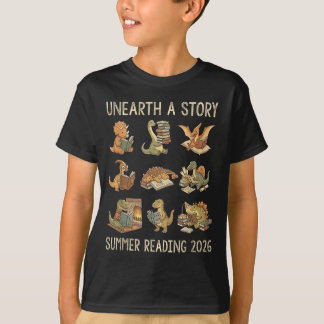 Camiseta Unearth a Story Summer 2026 Dinosaur Reading Books