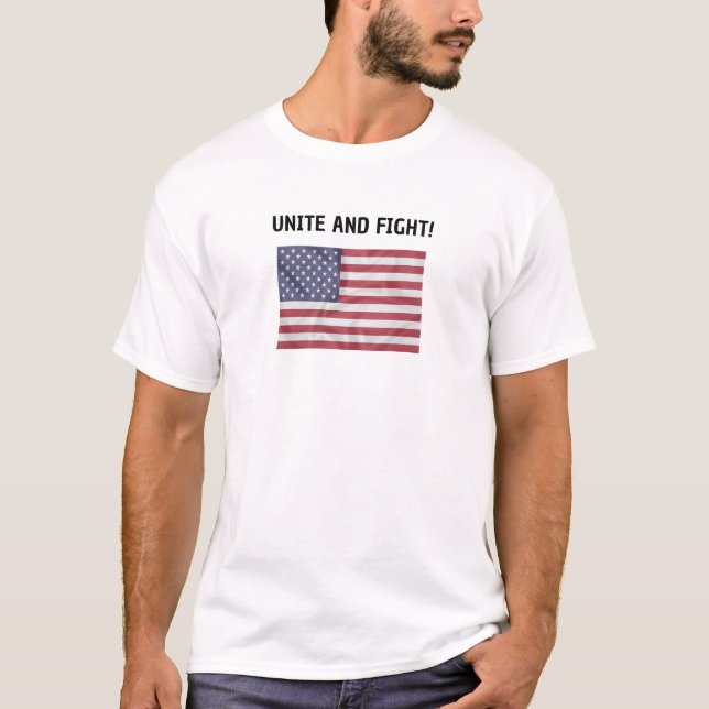 Camiseta ¡ÚNETE Y LUCHA! Con bandera estadounidense, letras (Anverso)