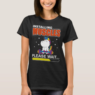 Camiseta Unicorn Instalando Músculos Por Favor Espere Funny