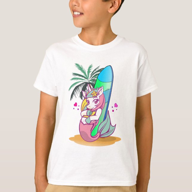 Camiseta Unicornio con tablas de surf en la playa (Anverso)