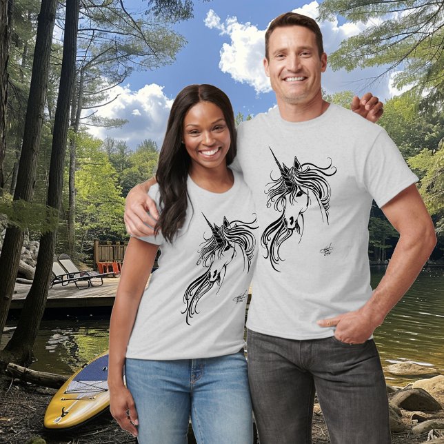 Camiseta Unicornio de tinta negra tribal (Subido por el creador)