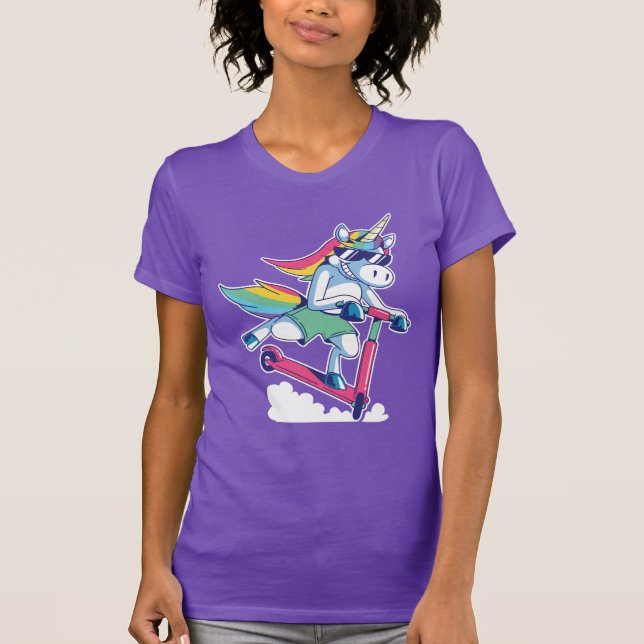 Camiseta Unicornio en un Scooter (Anverso)