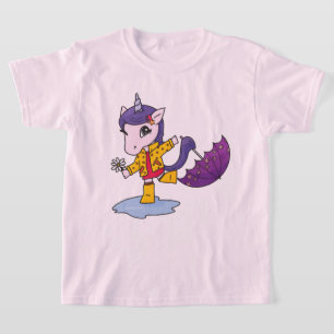 Camiseta Unicornio floral rosa simple y dulce en el abrigo