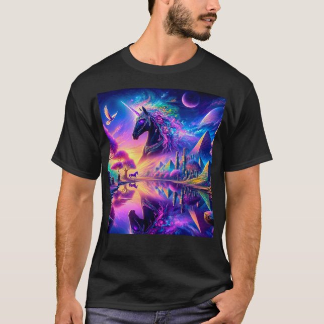 Camiseta Unicornio negro en un mundo fantástico con pirámid (Anverso)