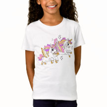 Unicornios voladores lindos