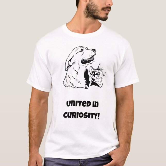 Camiseta ¡Unidos en la curiosidad! Perro y gato divertidos (Anverso)