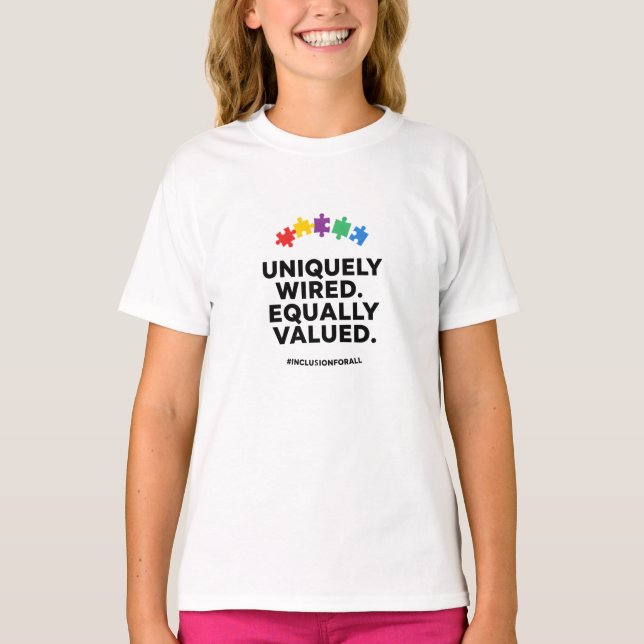 Camiseta Uniquely Wired Equally Valued Awareness Art (Anverso)
