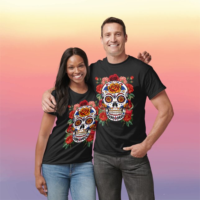 Camiseta Unisex: Calavera Azucarera Rosa Rosa Rosa Rosa Ros (Sugar Skull Pink Red Roses Holidays Unisex T-Shirt)