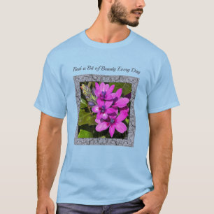 Camiseta Unisex con flor de abeto magenta
