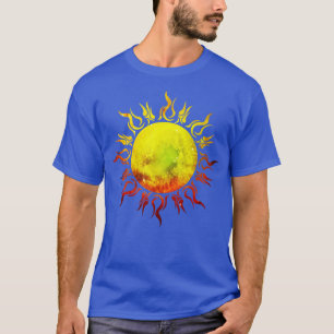 Camiseta Universo de tatuaje tribal de Sun en llamas
