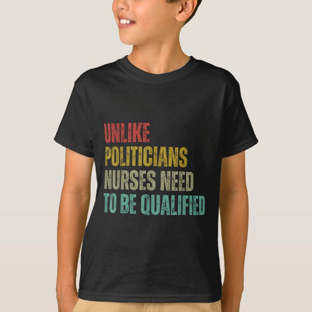 Camiseta Unlike Liticians Nurses Need To Be Qualified Sarca (Anverso)