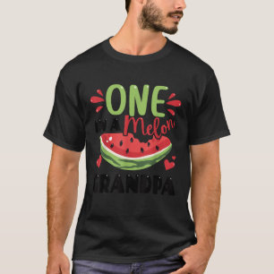 Camiseta Uno en un partido de cumpleaños de verano del abue