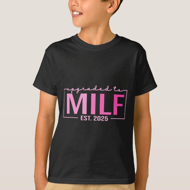 Camiseta Upgraded To Milf Est 2025 Funny Birthday New Hot M (Anverso)