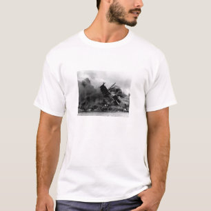 Camiseta USS Arizona que quema en Pearl Harbor