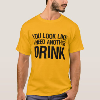Camiseta Usted mira como necesito otra bebida