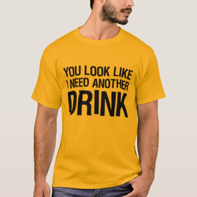 Camiseta Usted mira como necesito otra bebida (Anverso)
