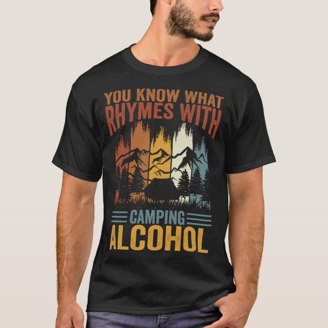 Camiseta Usted Sabe Qué Rhymes Con El Camping Alcohol 3 (Anverso)