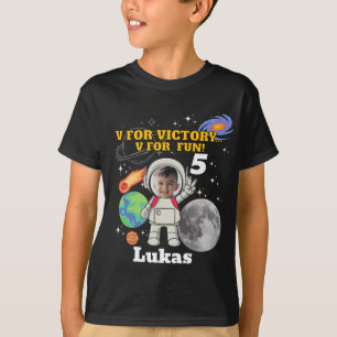 Camiseta V De Victoria V De Diversión Cumpleaños De Niño As