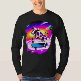 Camiseta Vaca haciendo skate en el espacio exterior retro v