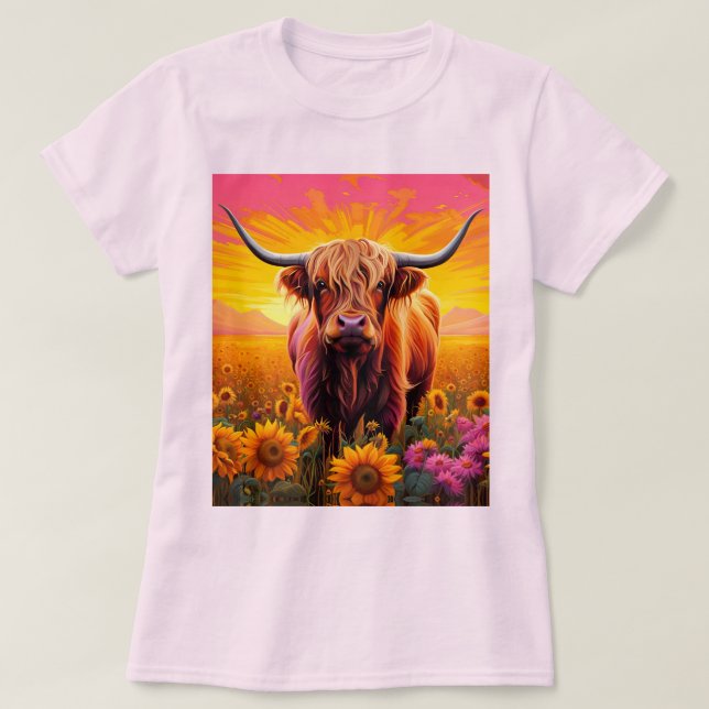 Camiseta Vaca Highland en girasoles al amanecer (Diseño del anverso)