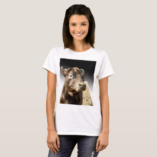 Camiseta Vaca Marrón Masticando Heno,