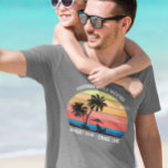Camiseta Vacaciones de la familia de cruceros Retro Palm Tr<br><div class="desc">Puede cambiar el estilo de esta camisa eligiendo Más > en la opción de estilo. Se puede personalizar en el área de proporcionar o personalizar eligiendo la opción de hacer clic en el personalizar y cambiando el nombre, las iniciales o las palabras. También puede cambiar el color y estilo del...</div>