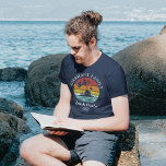Camiseta Vacaciones de Papá Noel en la Reunión de la Famili<br><div class="desc">¿Va de vacaciones en un crucero familiar? Personalizar estos diseños retro de camping para toda la familia añadiendo su apellido o texto personalizado, y año de la aventura. Espero que no se trate solamente del diseño genial que captó tu atención, sino del hecho de que nunca lo encontrarás en una...</div>