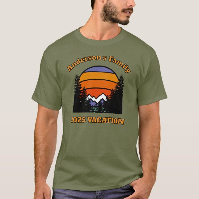 Camiseta VACACIONES del bosque montañoso de atardecer retro (Anverso)