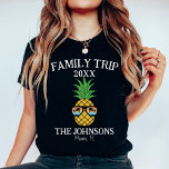Camiseta Vacaciones familiares de Personalizados Guay Vinta<br><div class="desc">Revive la magia de tus aventuras familiares con la camiseta de la familia Guay Vintage Sunset Retro Personalizado Vacation, la vestimenta perfecta para tu próxima escapada memorable. Diseñada con un diseño de inspiración retro con un impresionante fondo de puesta de sol, esta camisa no es solamente ropa - es un...</div>