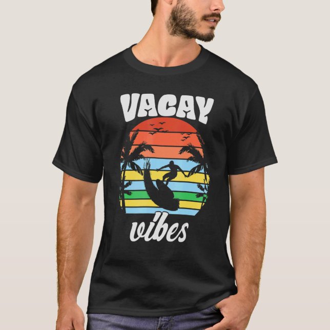 Camiseta Vacay Vibes Retro Beach Vacaciones Cita de Verano  (Anverso)