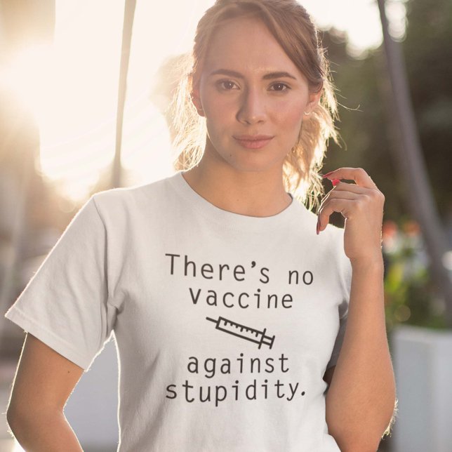 Camiseta Vacuna contra la estupidez (There's No Vaccine Against Stupidity Shirt)