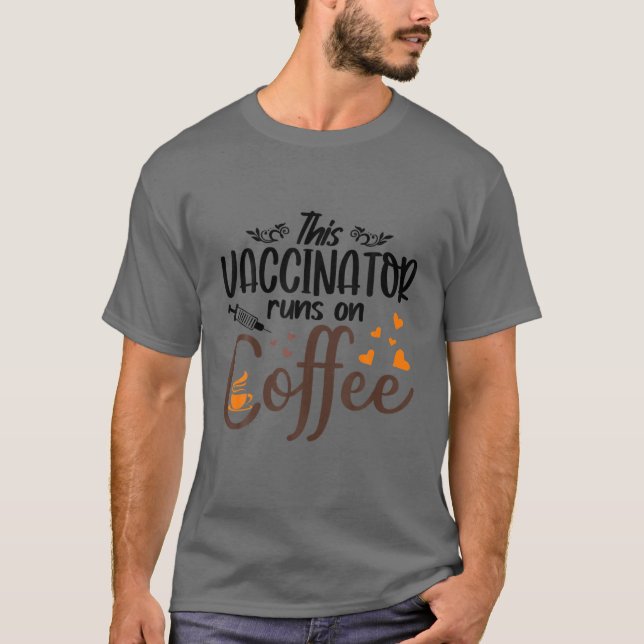 Camiseta Vacunadora Corre En Café - Vacuna Graciosa (Anverso)