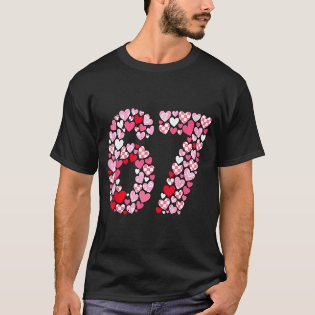 Camiseta Valentine’s Day 67 Hearts Romantic Funny Six Seven (Anverso)