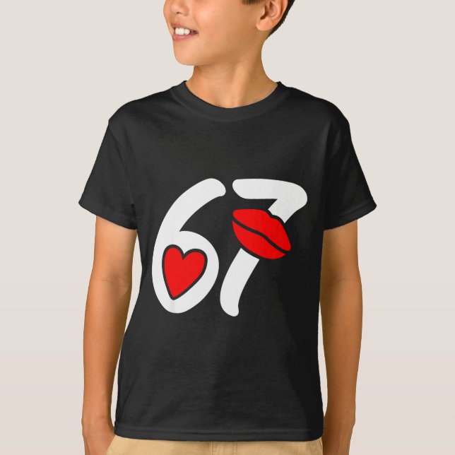 Camiseta Valentine’s Day 67 Meme Lips And Heart Funny Six S (Anverso)