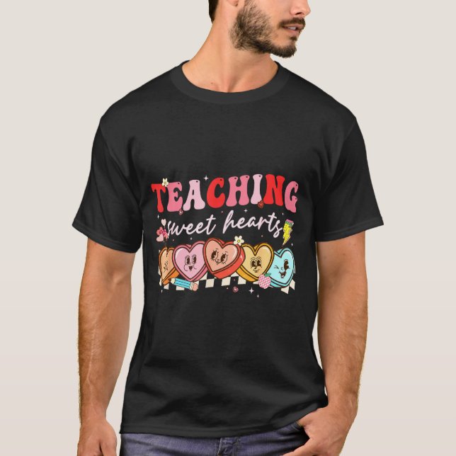Camiseta Valentine Teaching Sweet Hearts Teacher Men Women  (Anverso)