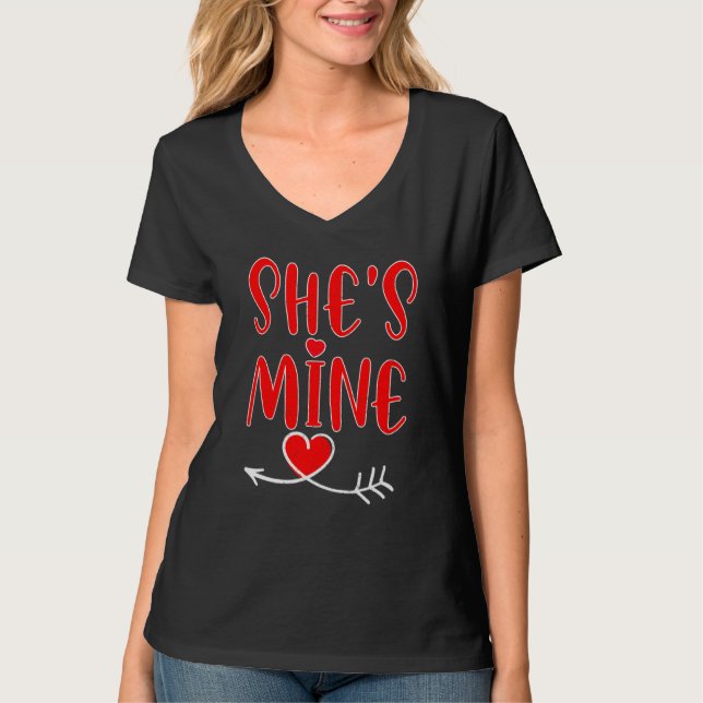 Camiseta Valentines Day Matching Couples He's Mine She's Mi (Anverso)