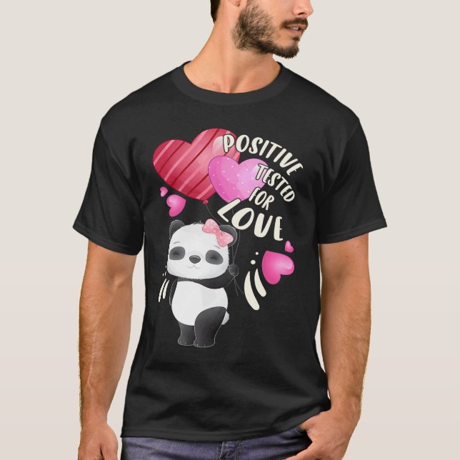 Camiseta Valentine's day panda bear with hearts (Anverso)