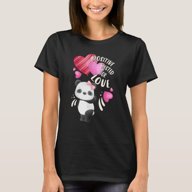 Camiseta Valentine's day panda bear with hearts (Anverso)