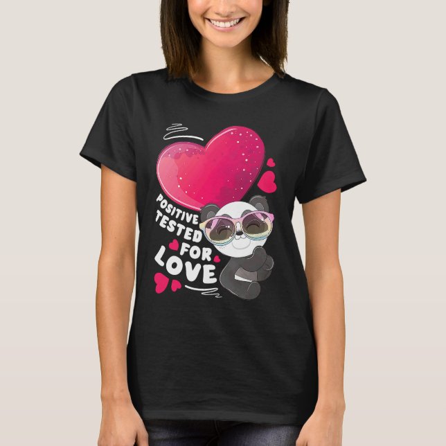 Camiseta Valentine's day panda with heart (Anverso)