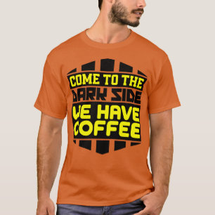 Camiseta Vamos al lado oscuro tenemos café