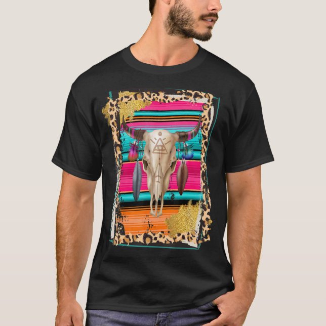 Camiseta VAQUERA BOHO  Estampado de vaca de leopardo Serape (Anverso)