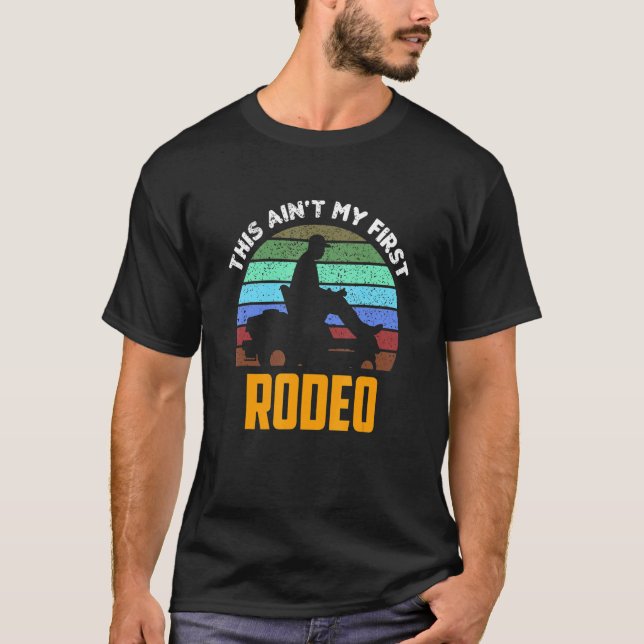 Camiseta Vaquero de hierba cortando no es mi primera cortad (Anverso)