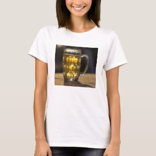 Camiseta Vaso de cerveza bebida primer plano, India
