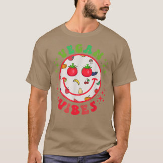 Camiseta Vegan Vibes sonríe frente a la planta del día vege