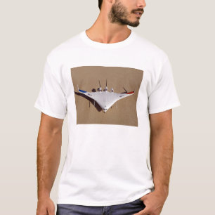 Camiseta Vehículo aéreo no tripulado X-48B con cuerpo de al