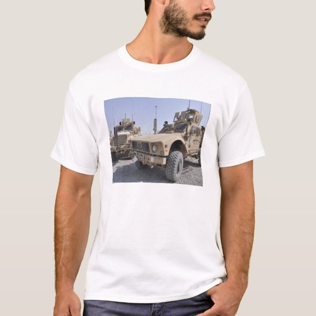 Camiseta Vehículo protegido contra emboscadas M-ATV resiste (Anverso)