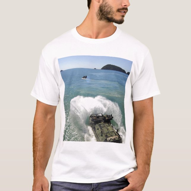 Camiseta Vehículos de asalto anfibio salen de la cubierta d (Anverso)