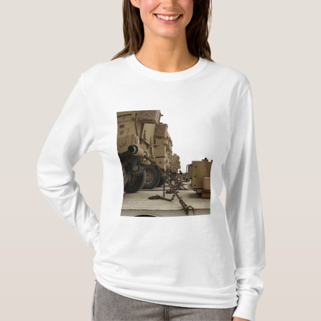 Camiseta Vehículos militares bloqueados en semicírculo (Anverso)