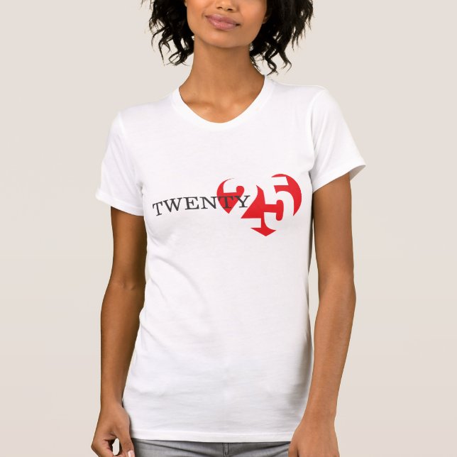 Camiseta Veinte 25 personas aman el corazón rojo 2025 mujer (Anverso)