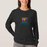 Camiseta Velas coloridas de Chanukah<br><div class="desc">Diseño colorido de velas de Hanukah con el subtítulo Hanukah feliz.</div>